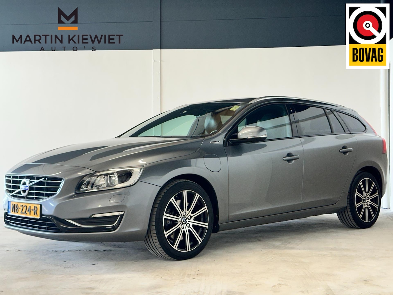 Volvo V60 - 2.4 D5 Twin Engine Special Edition|Stoelverwarming|Trekhaak - AutoWereld.nl