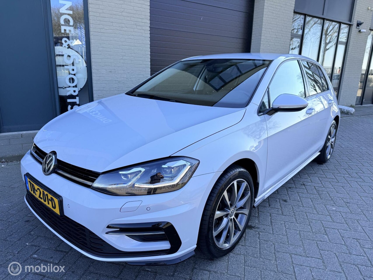 Volkswagen Golf - 7.5 1.5 TSI 180pk |Automaat|R-line|Highline| - AutoWereld.nl