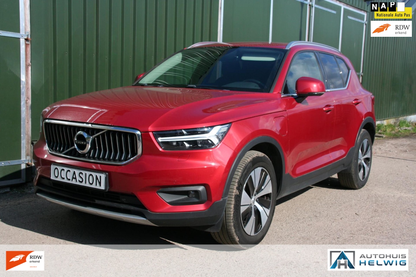 Volvo XC40 - 1.5 T5 Twin Engine Momentum Pro 1.5 T5 Twin Engine Momentum Pro, NAVIGATIE, CAMERA, TREKHAAK, DONKER GLAS - AutoWereld.nl