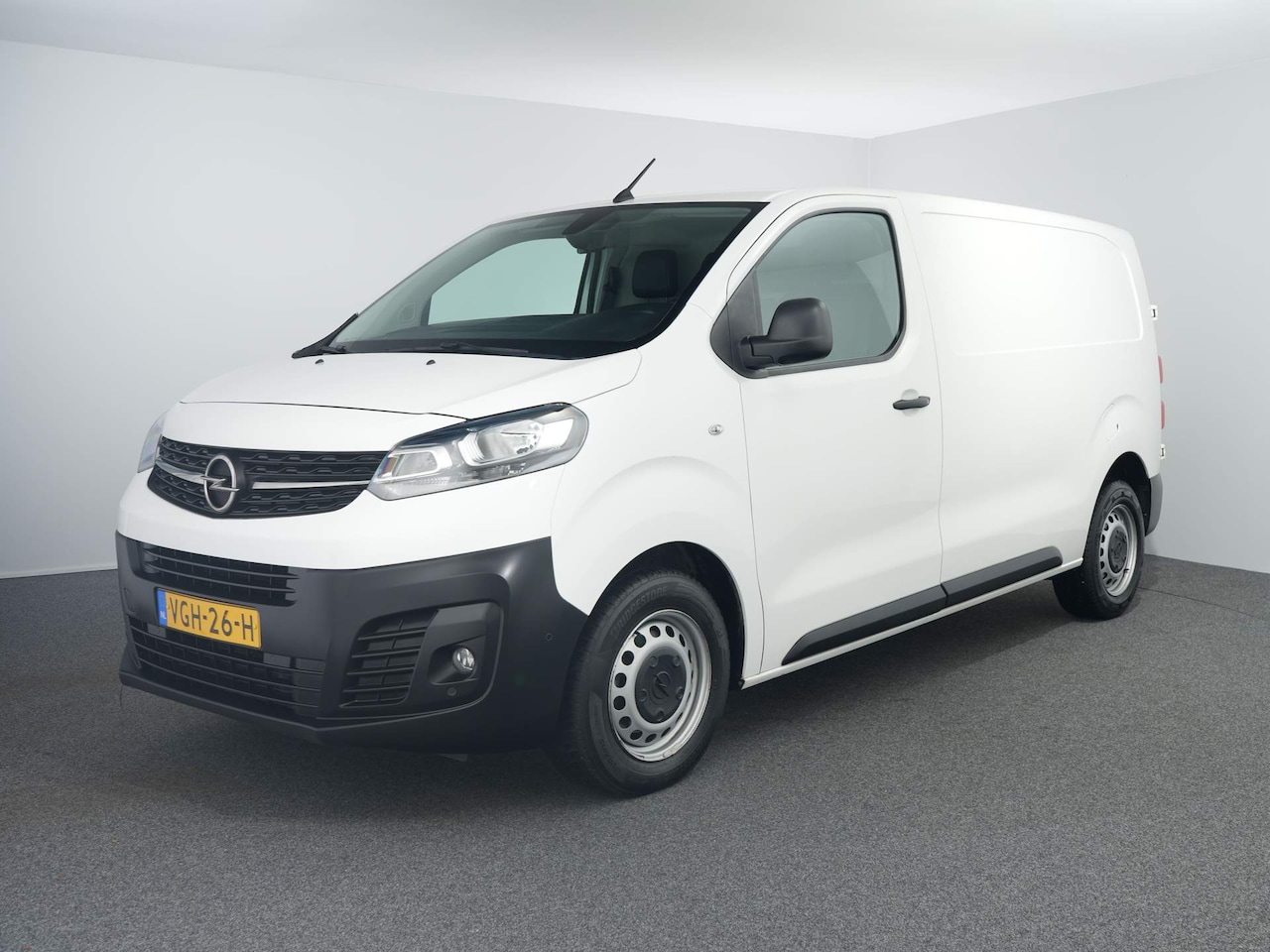 Opel Vivaro - 2.0 Diesel 122pk L2H1 | Navigatie | Camera | Parkeersensoren | Apple Carplay/Android Auto - AutoWereld.nl