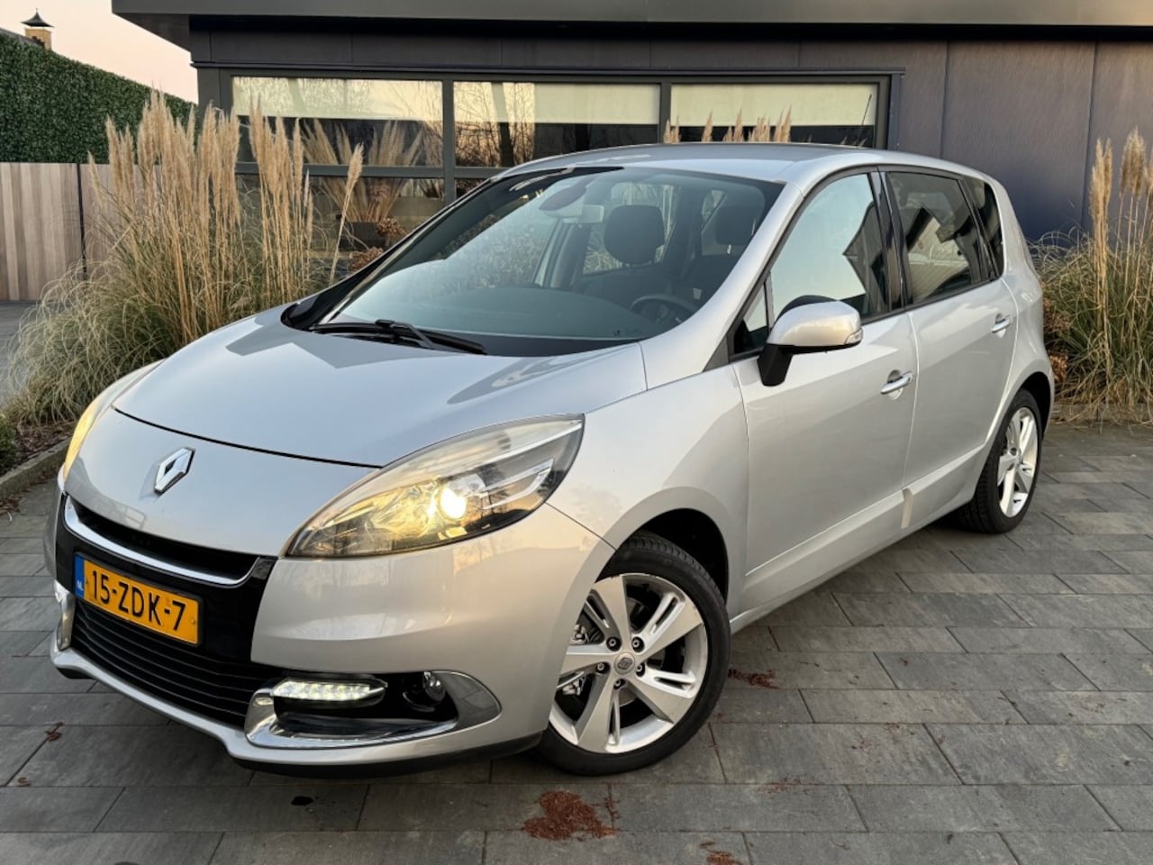 Renault Scénic - 1.5dCi Dynamique Automaat incl. Beurt + APK half leer/17 inch/Na - AutoWereld.nl