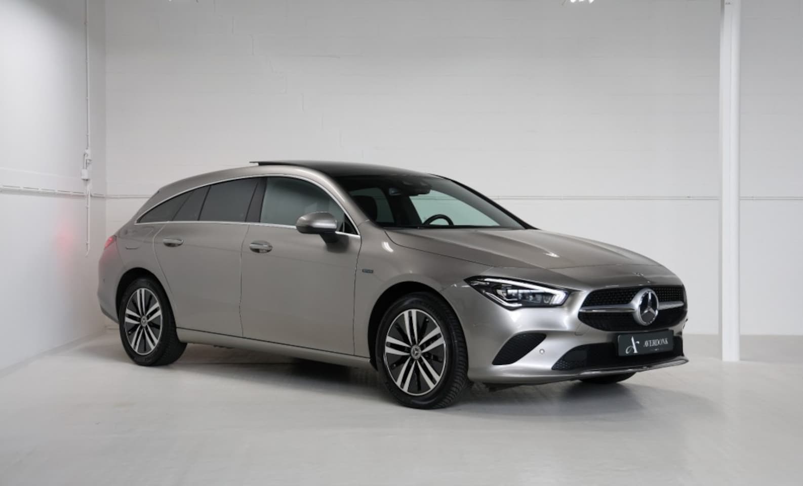 Mercedes-Benz CLA-Klasse - Shootingbrake 250 e Luxury Aut. NAP/Pano/Trekh/Sfeer/Widescreen/ - AutoWereld.nl