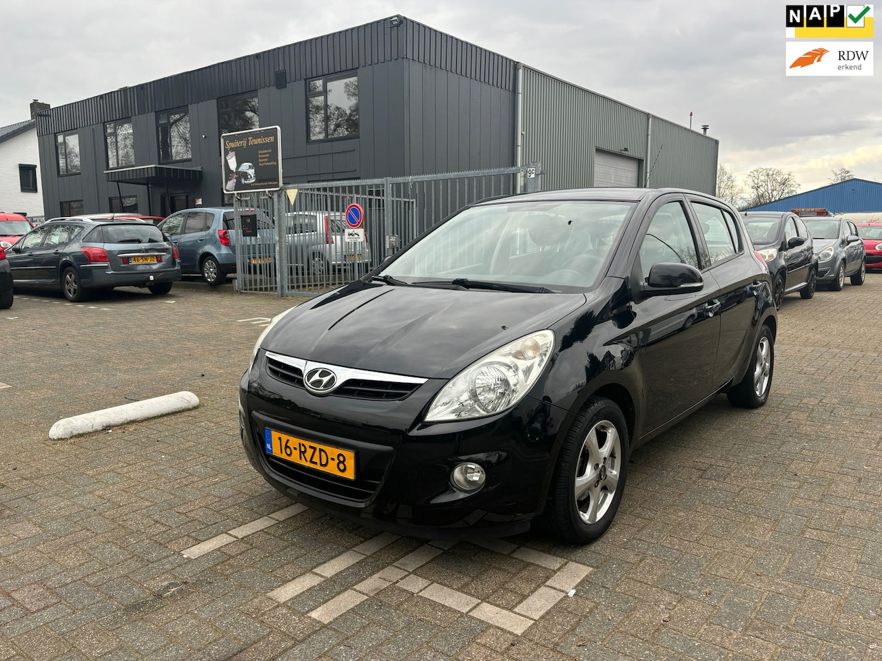 Hyundai i20 - 1.2i i-Motion Nwe Apk / Airco / Trekhaak - AutoWereld.nl