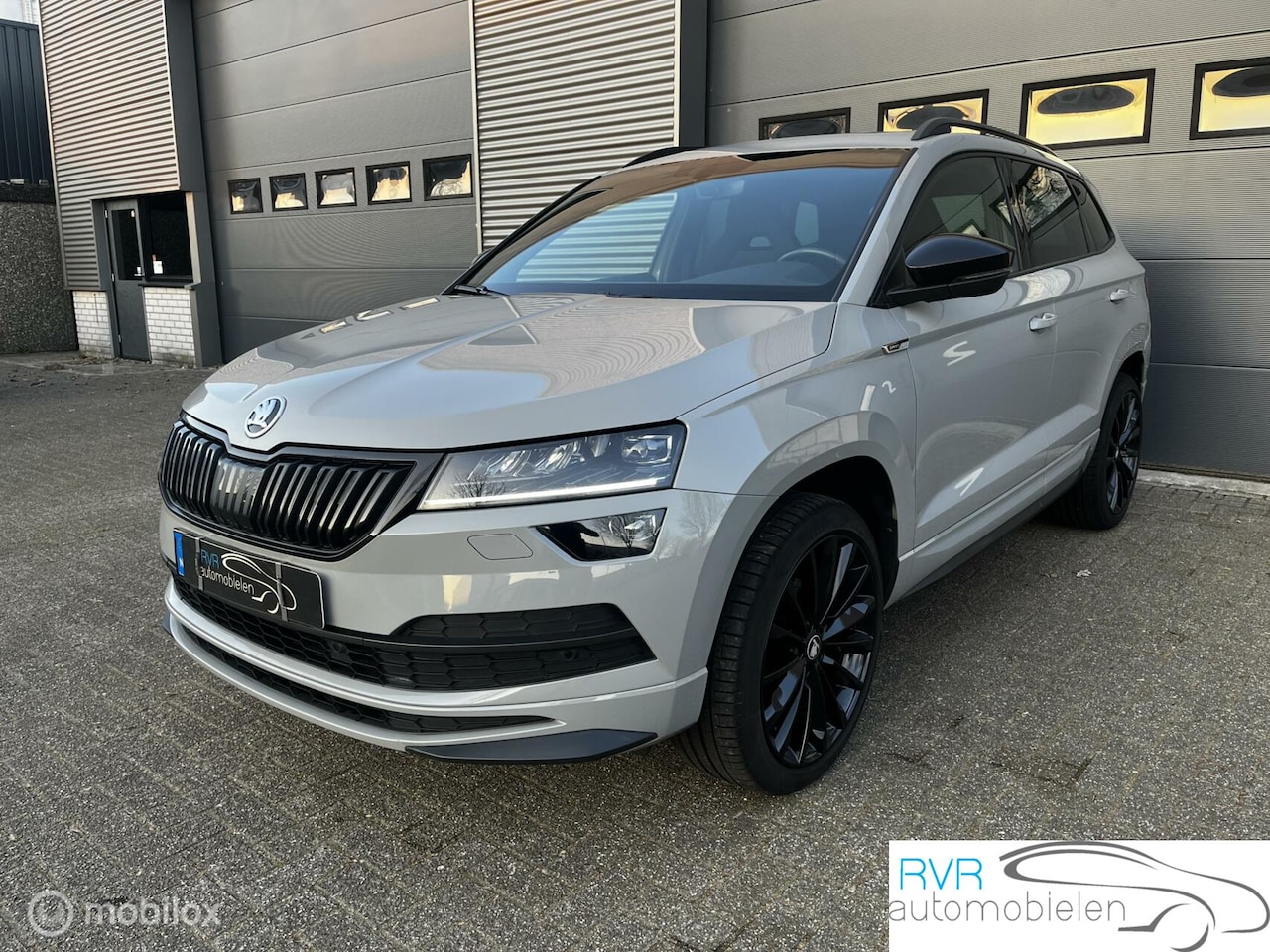 Skoda Karoq - 1.5 TSI Sportline Business/PANODAK/NAVI - AutoWereld.nl