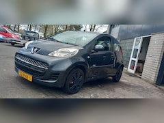 Peugeot 107 - 1.0-12V Millesim 200