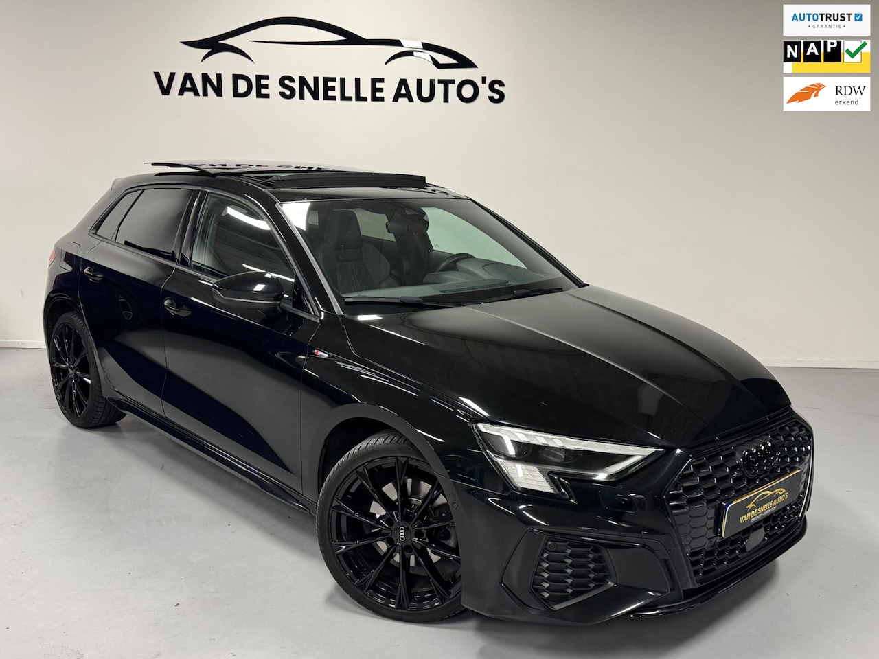 Audi A3 Sportback - 40 TFSI e Business edition S-LINE/PANO/MATRIX - AutoWereld.nl