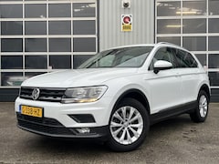 Volkswagen Tiguan - 1.5 TSI Comfortline Business Stoelverwarming Carplay PDC LM velgen