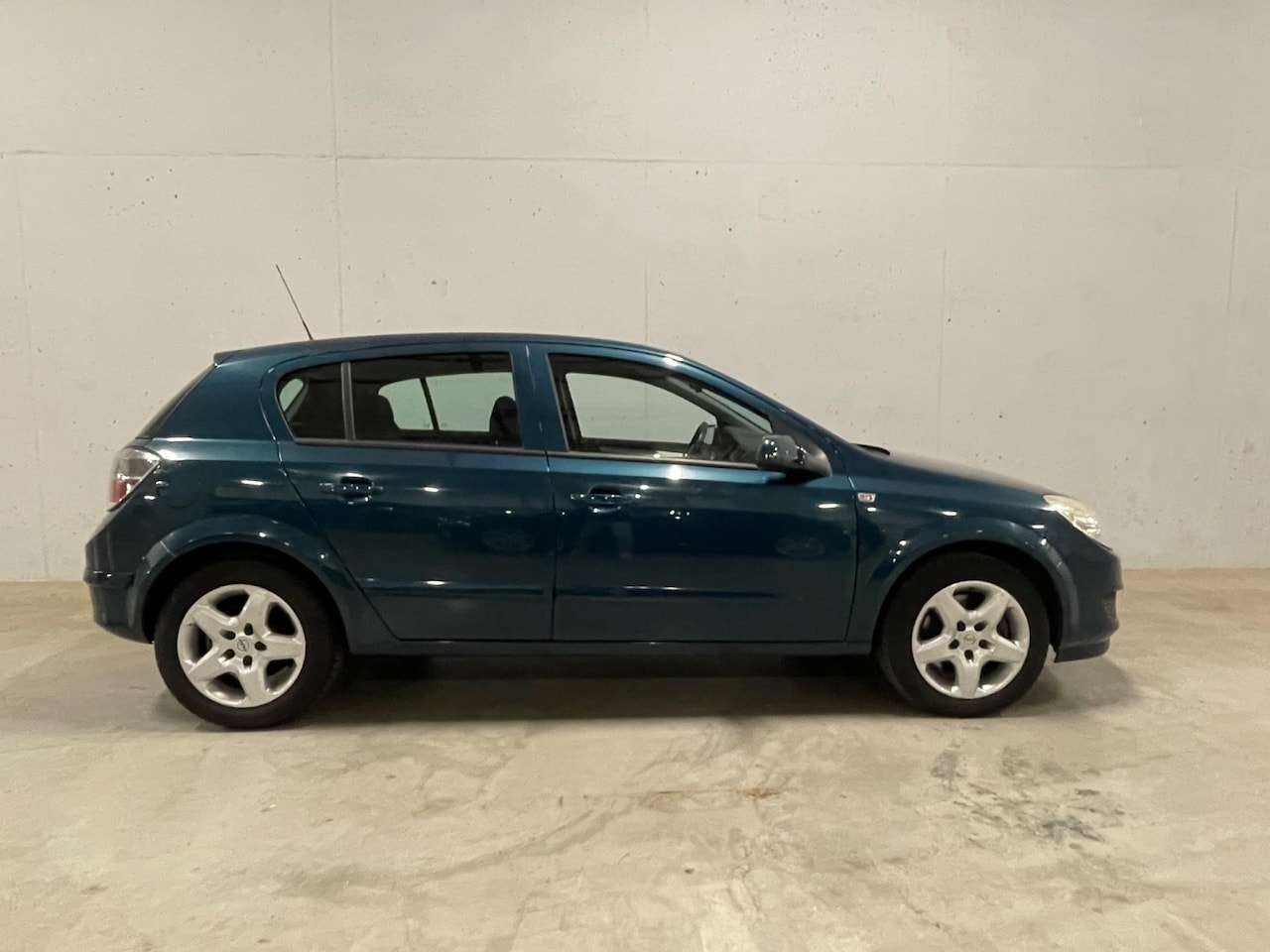 Opel Astra - 1.9 CDTi Business 5drs. Cruise Control Airco APK NAP - AutoWereld.nl