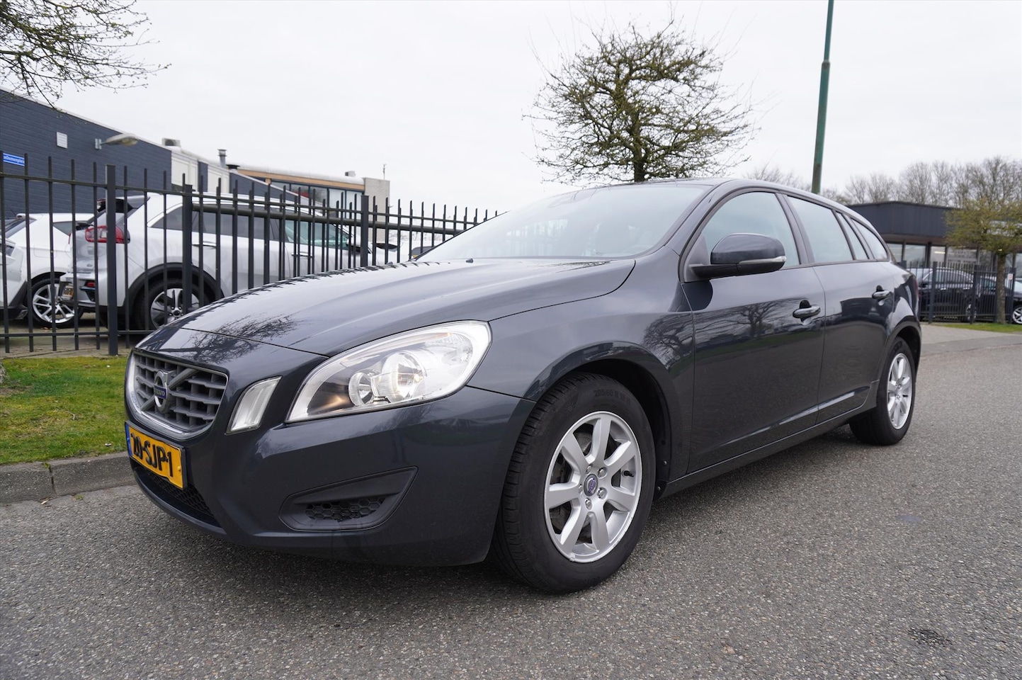 Volvo V60 - T3 Start/Stop 150pk Kinetic Clima Navi Thaak - AutoWereld.nl