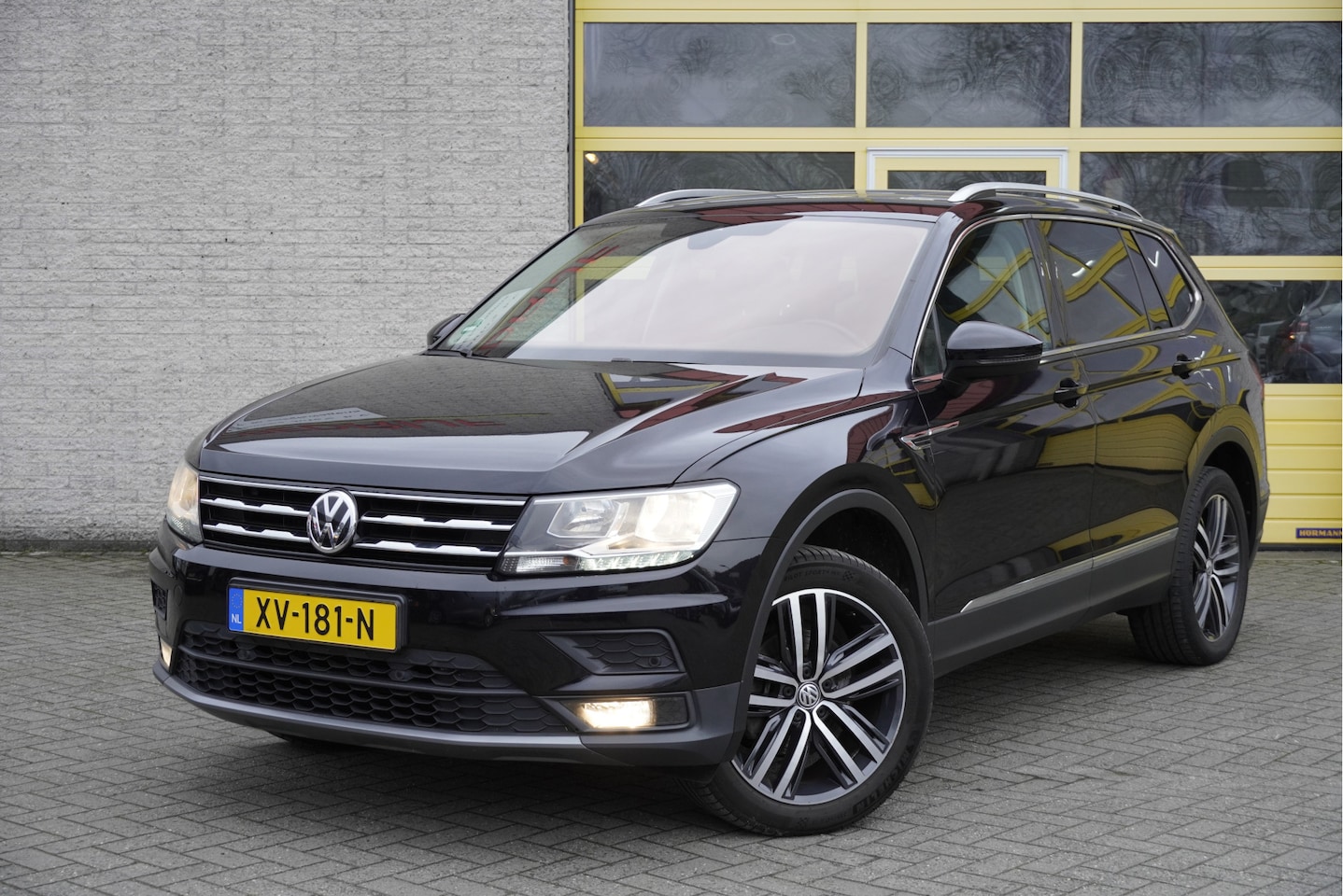 Volkswagen Tiguan Allspace - 1.5 TSI 150PK! Comfortline Business BJ2019 Lmv 19" | Led | Pdc | Navi | Elek. trekhaak | E - AutoWereld.nl