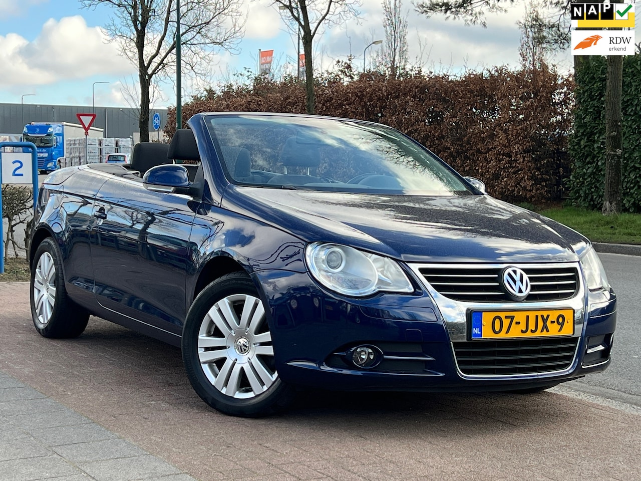 Volkswagen Eos - 2.0 FSI *NETTE CABRIO + MOOIE NAP KM-STAND - AutoWereld.nl