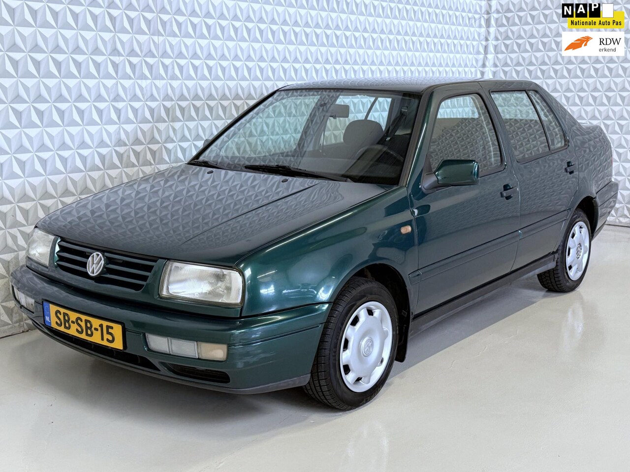 Volkswagen Vento - 1.6 GL - 1e eigenaresse / 159.000km (1997) - AutoWereld.nl