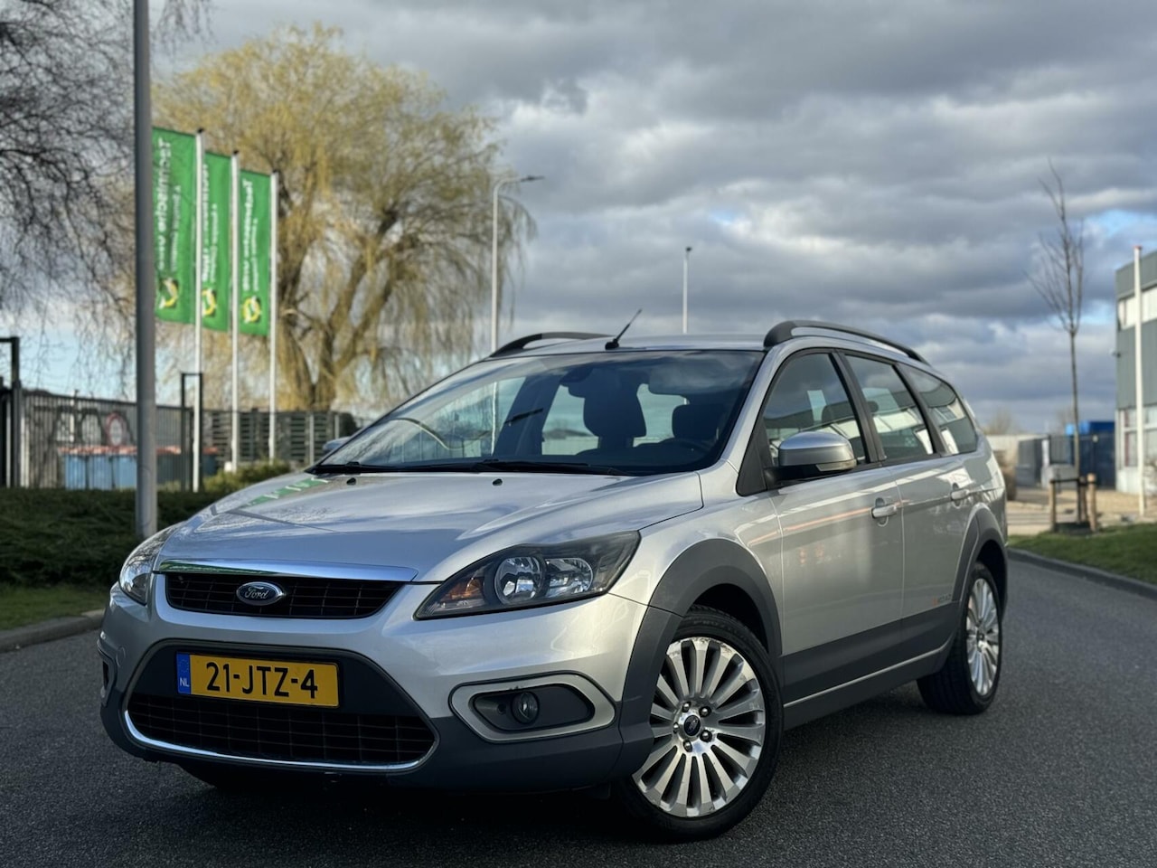 Ford Focus Wagon - 1.6 Titanium X-Road Clima / PDC - AutoWereld.nl