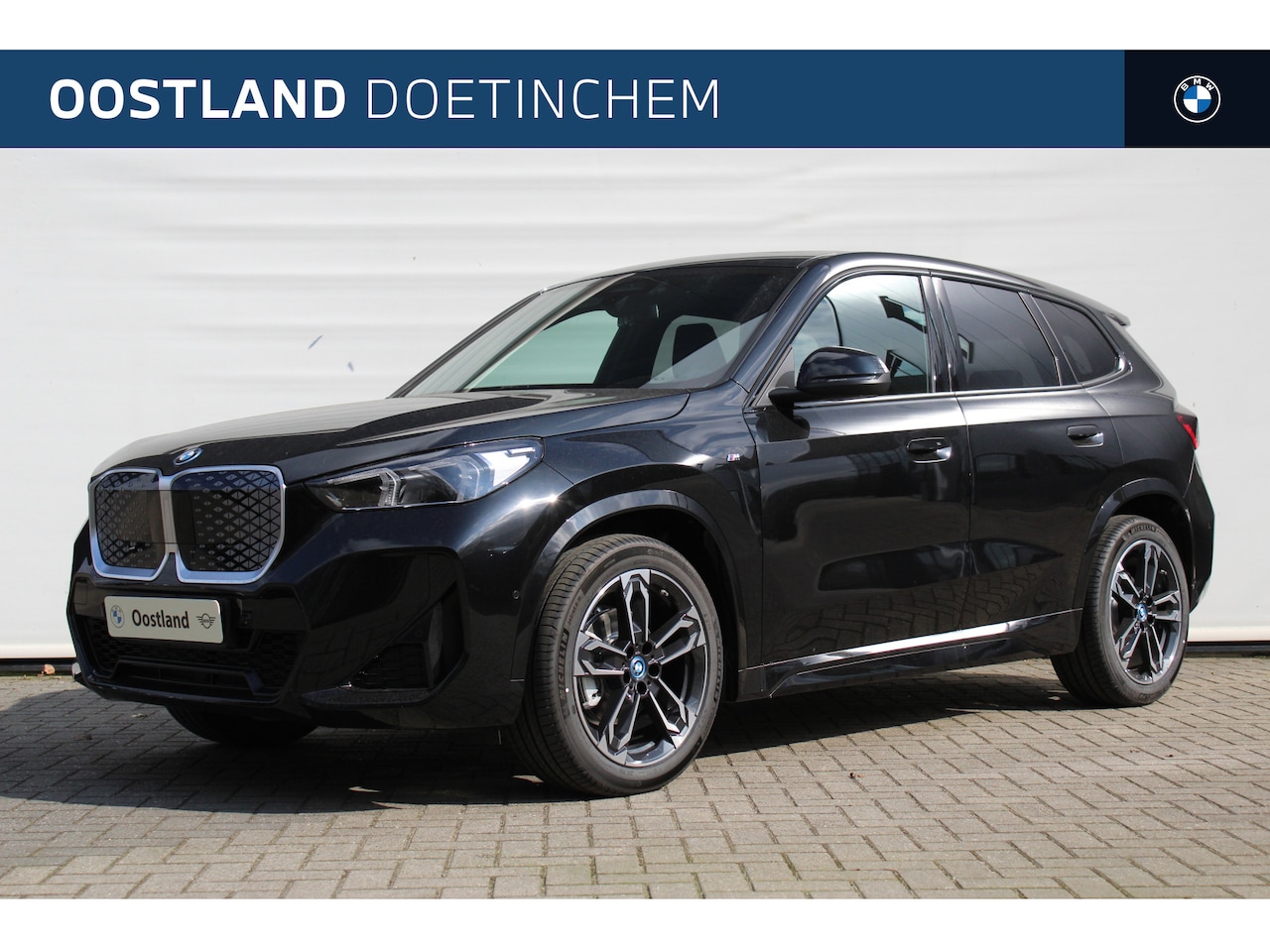 BMW iX1 - eDrive20 M Sport / Panoramadak / Sportstoelen / Adaptieve LED / Comfort Access / M Adaptie - AutoWereld.nl