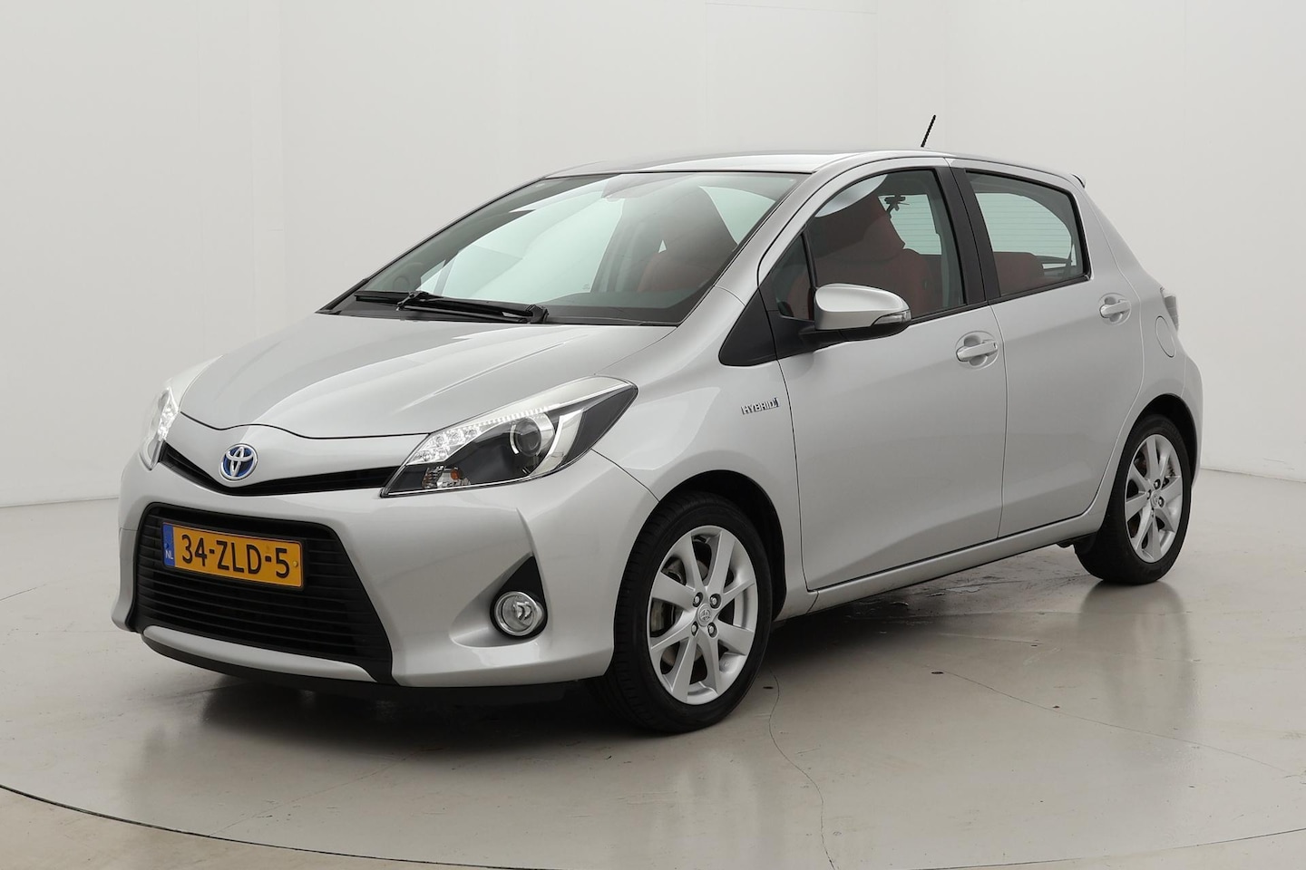 Toyota Yaris - 1.5 Full Hybrid Dynamic | Leder | Navigatie - AutoWereld.nl