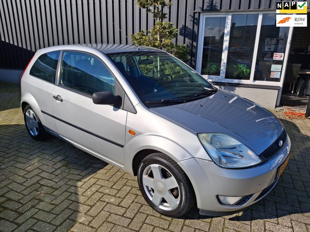 Ford Fiesta - 1.3 Ambiente *airco*nieuwe apk* - AutoWereld.nl