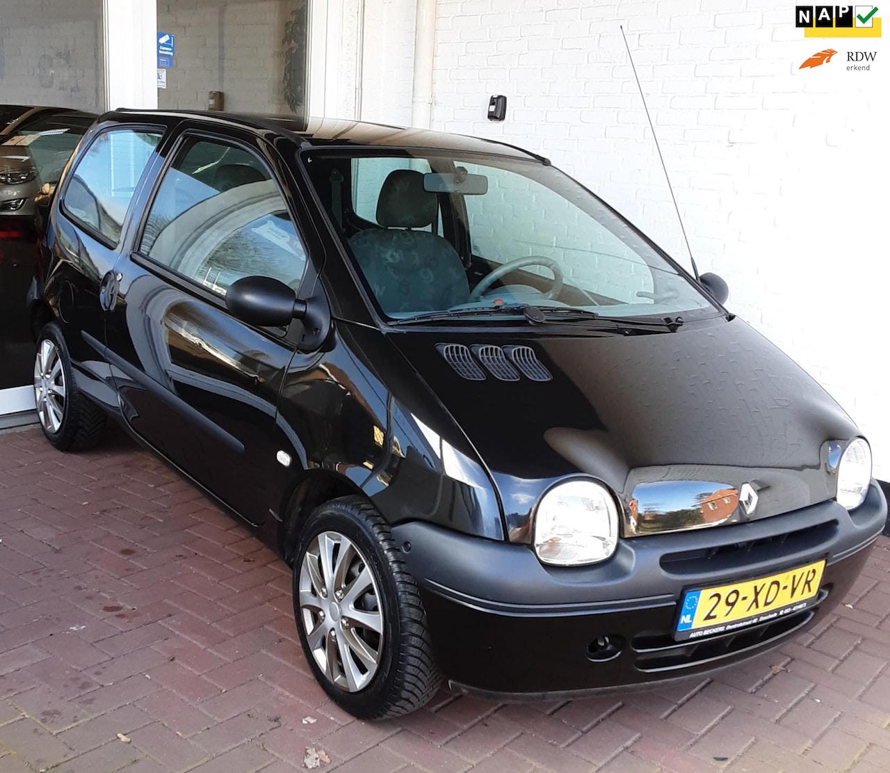 Renault Twingo - 1.2 Emotion *NWE DISTR.RIEM / NWE KOPPELING /NWE APK / STUURBEKR.* - AutoWereld.nl