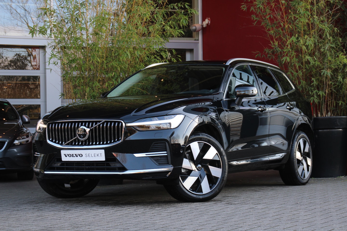 Volvo XC60 - 2.0 T6 Plug-in hybrid AWD Ultra Bright | Luchtvering | Trekhaak | Pilot Assist | Schuifdak - AutoWereld.nl