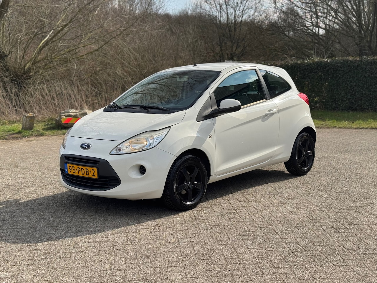 Ford Ka - 1.2 Comfort start/stop AIRCO I NETTE AUTO I N.A.P - AutoWereld.nl