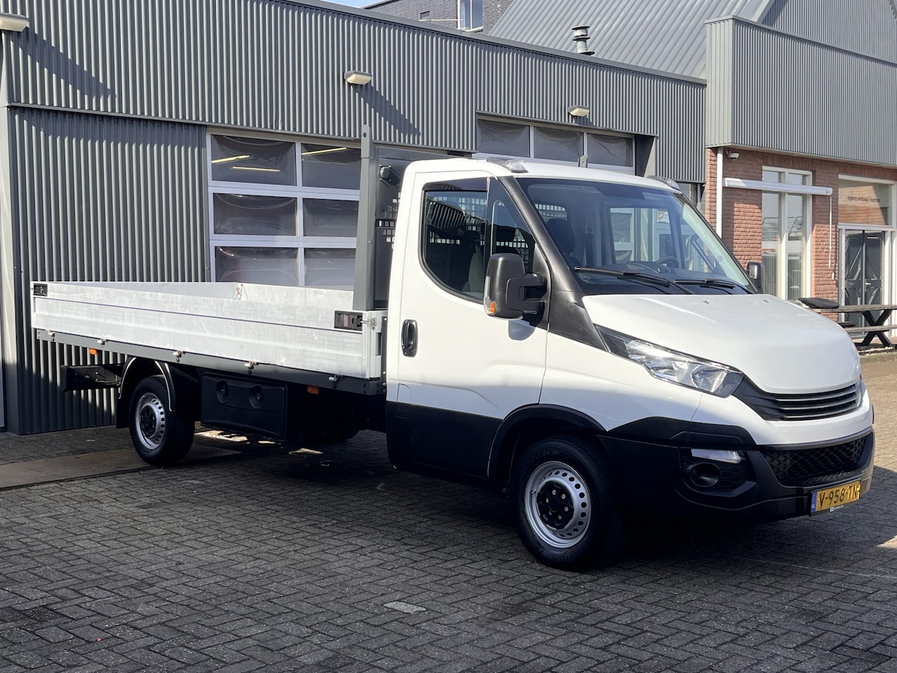 Iveco Daily - 35S14 2.3 410 Himatic Automaat Open laadbak 3500kg trekhaak Euro 6 Open laadbak Pick up p- - AutoWereld.nl