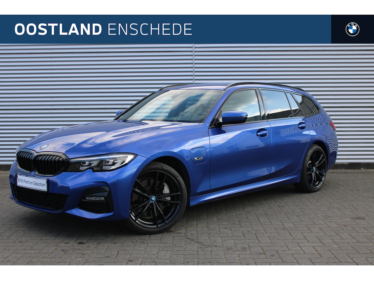 BMW 3-serie Touring - 330e xDrive High Executive M Sport Automaat / Sportstoelen / Live Cockpit Professional / C - AutoWereld.nl