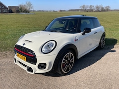 MINI John Cooper Works - 2.0 John Cooper Works Chili JCW spoelen, sport uitlaat, panorama dak, prof navigatie en meer.