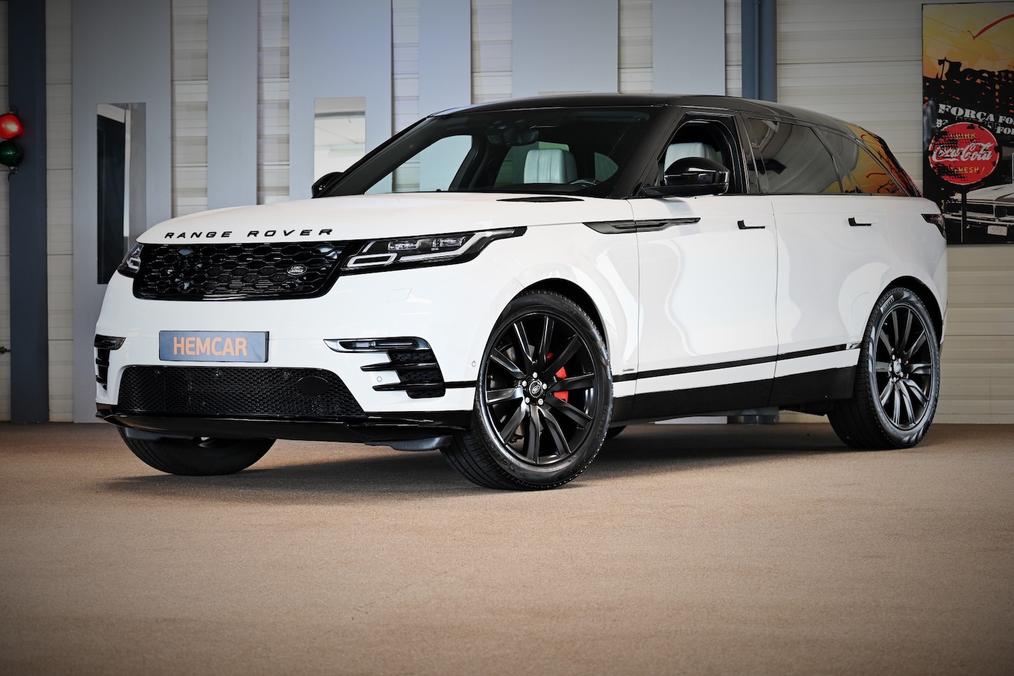 Land Rover Range Rover Velar - 2.0 I4 Turbo AWD R-Dynamic HSE 2.0 I4 Turbo AWD R-Dynamic HSE - AutoWereld.nl