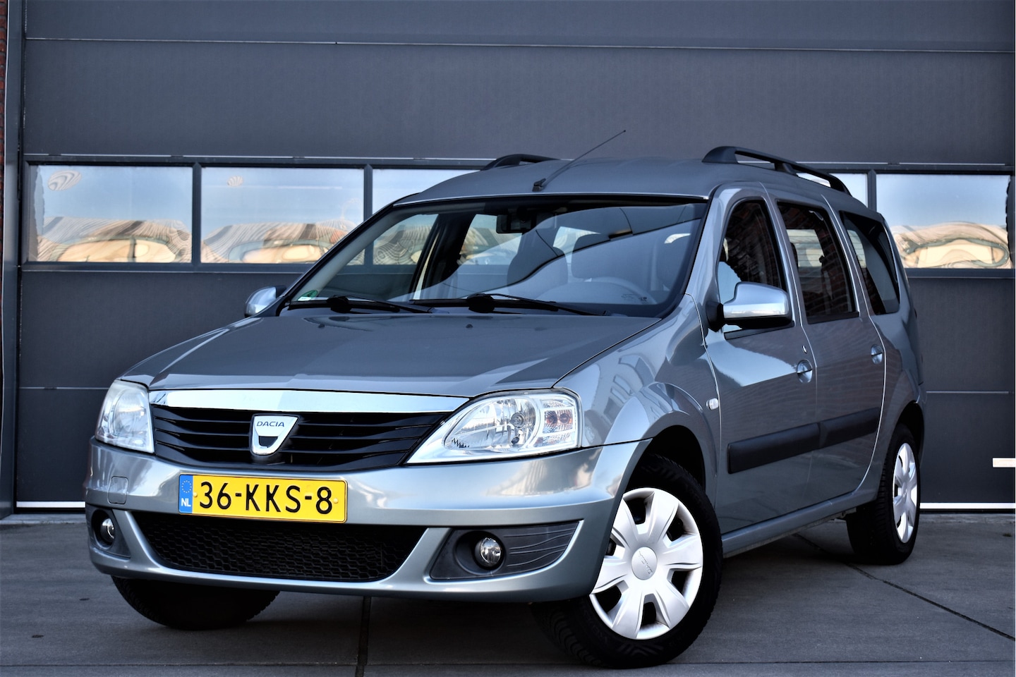 Dacia Logan MCV - 1.4 Lauréate Youngtimer - Airco - NAP - AutoWereld.nl