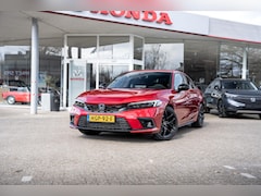 Honda Civic - 2.0 Full Hybrid 184 PK | NL auto | Premium Crystal Red Metallic | All In prijs | Navi | PD