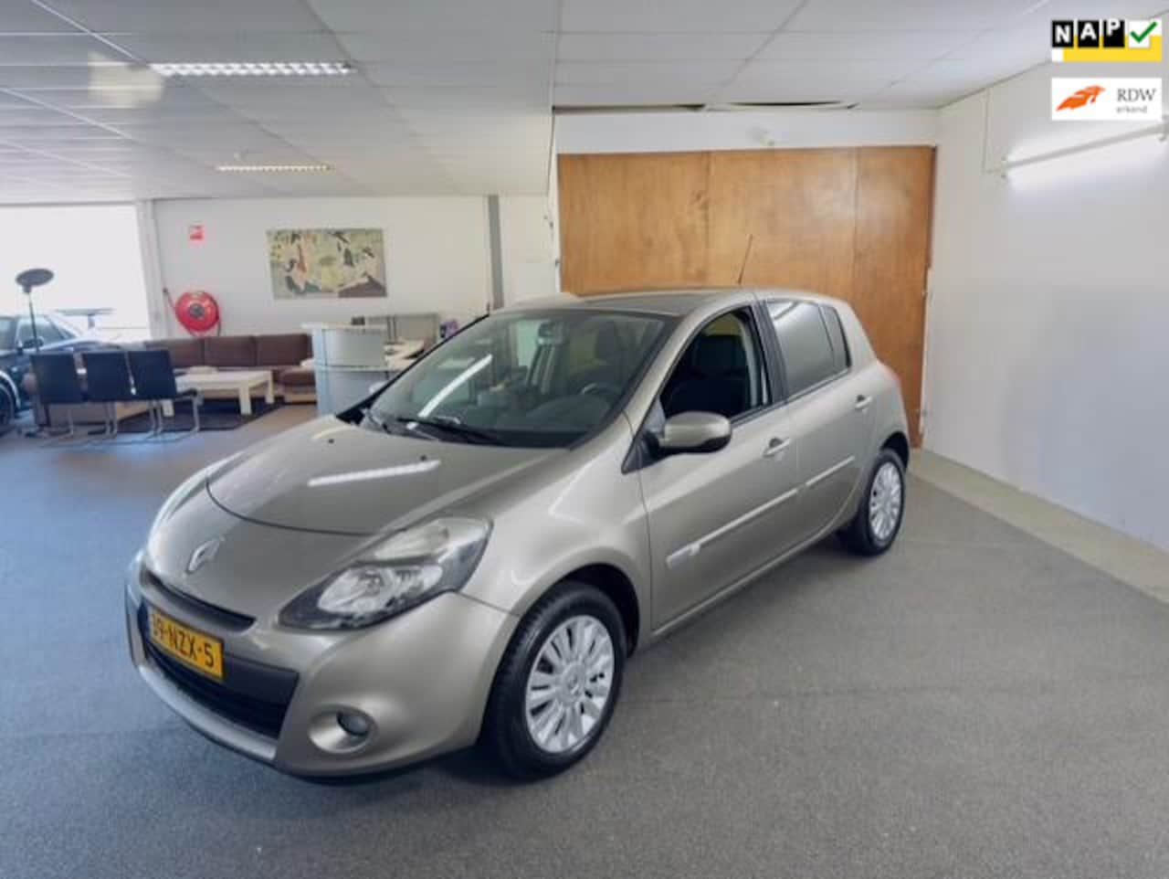 Renault Clio - 1.2 Collection 1e eigenaar,Airco,Cruise,Navigatie,N.A.P,Lm velgen,5Deurs,Topstaat!! - AutoWereld.nl