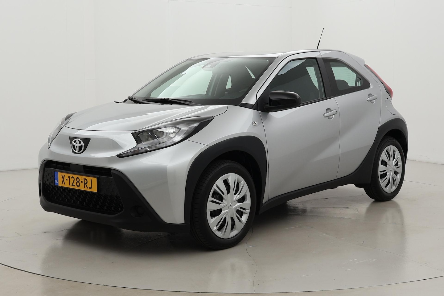 Toyota Aygo X - 1.0 VVT-i S-CVT Play | Apple Carplay / Android Auto | Adaptive Cruise Control | Camera | A - AutoWereld.nl