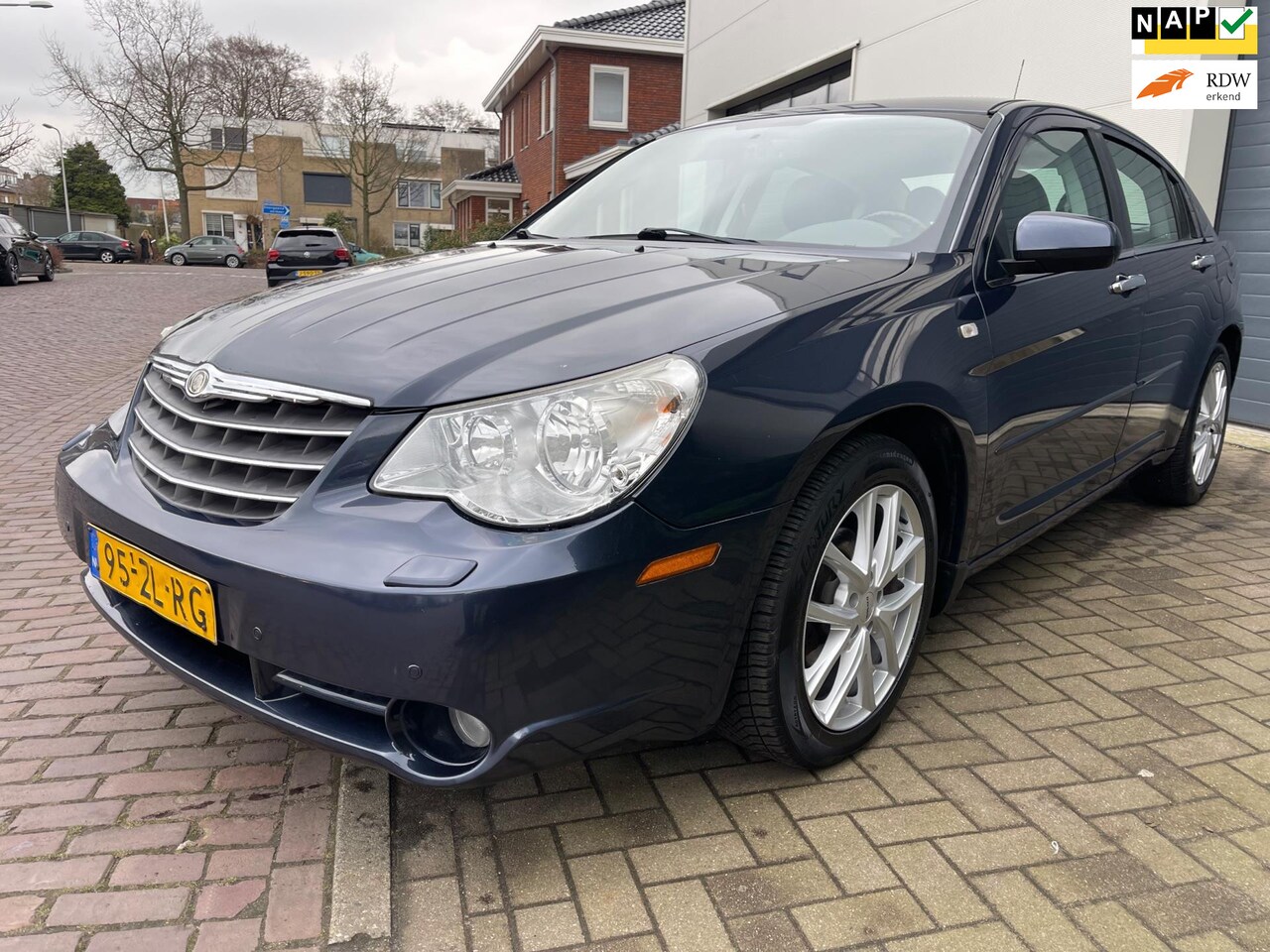 Chrysler Sebring - 2.7 Limited/1eigenaar/Automaat/Leder/Stoelverwarming/PDC/Climate-c/Cruise-c - AutoWereld.nl