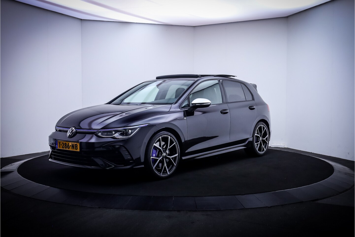 Volkswagen Golf - 2.0TSI R 4MOTION 320PK VOL! AKRAPOVIC | MEMORY | ZITCLIMA | NURBURGRING | PERFORMANCE | IQ - AutoWereld.nl