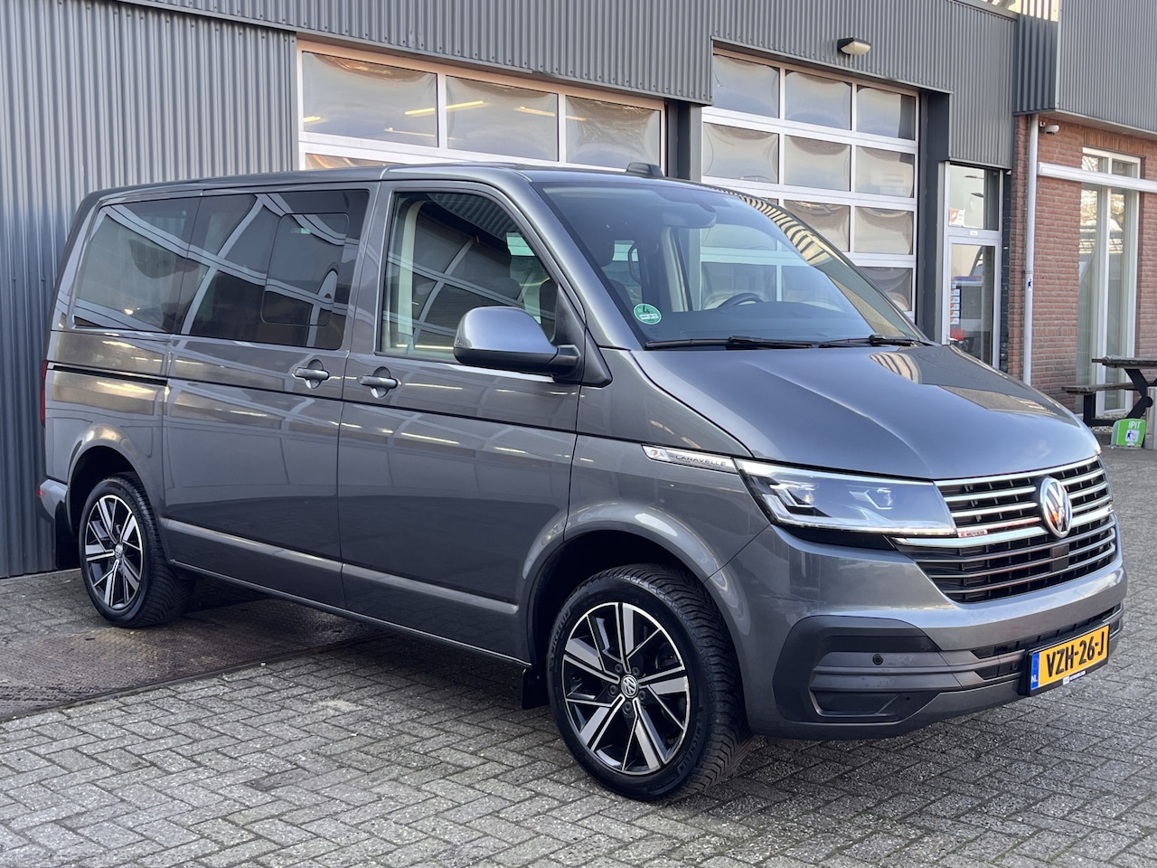 Volkswagen Transporter - 2.0 TDI L1H1 DC 4Motion Dubbele schuifdeur Airco Cruise controle 4x4 Trekhaak 2500kg Apple - AutoWereld.nl