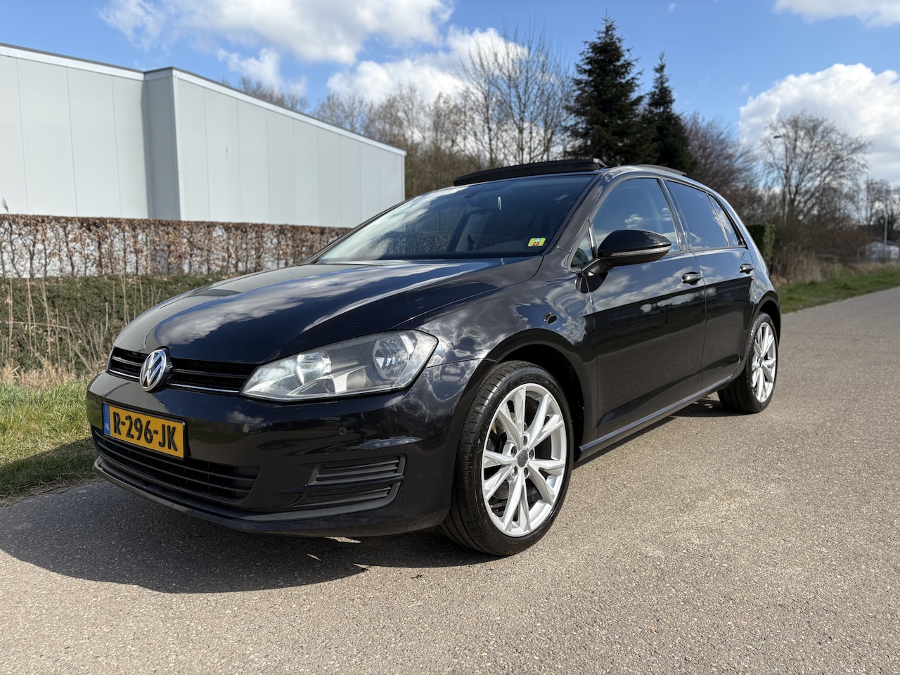 Volkswagen Golf - 1.2 TSI Highline / AUTOMAAT / NAVI / PANORAMADAK / STOELVERWARMING / CRUISE - AutoWereld.nl