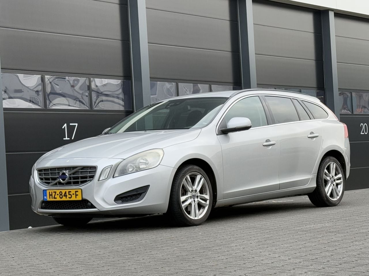 Volvo V60 - V-60 1.6 Drive PDC Navi Clima - AutoWereld.nl