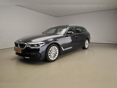 BMW 5-serie Touring - 520i | LED | Leder | HUD | Schuifdak | Comfortzetels | stoelverwarming | Chrome line | DAB