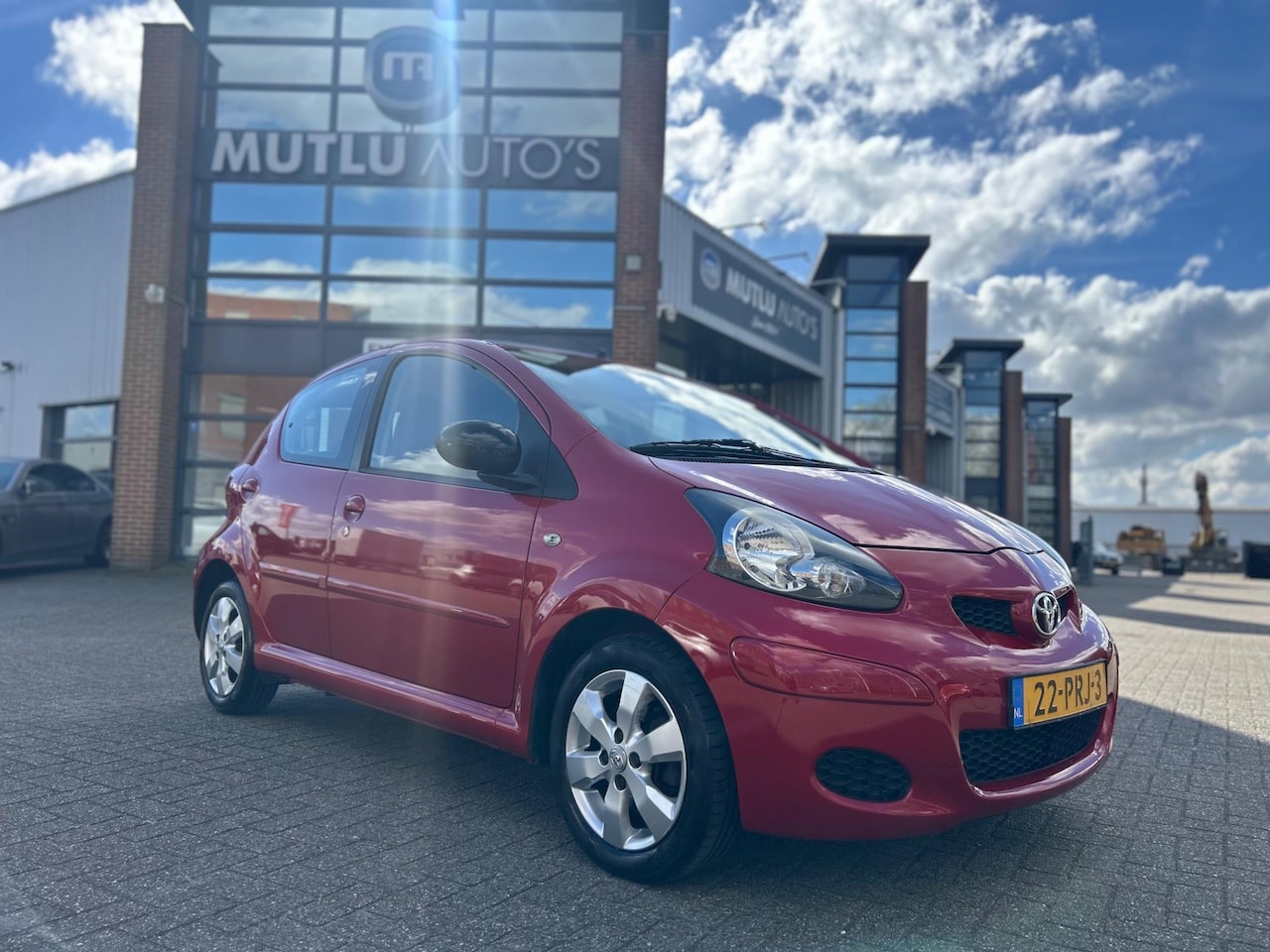 Toyota Aygo - 1.0-12V Aspiration Red Navigator 5Deurs NAP Airco APK - AutoWereld.nl