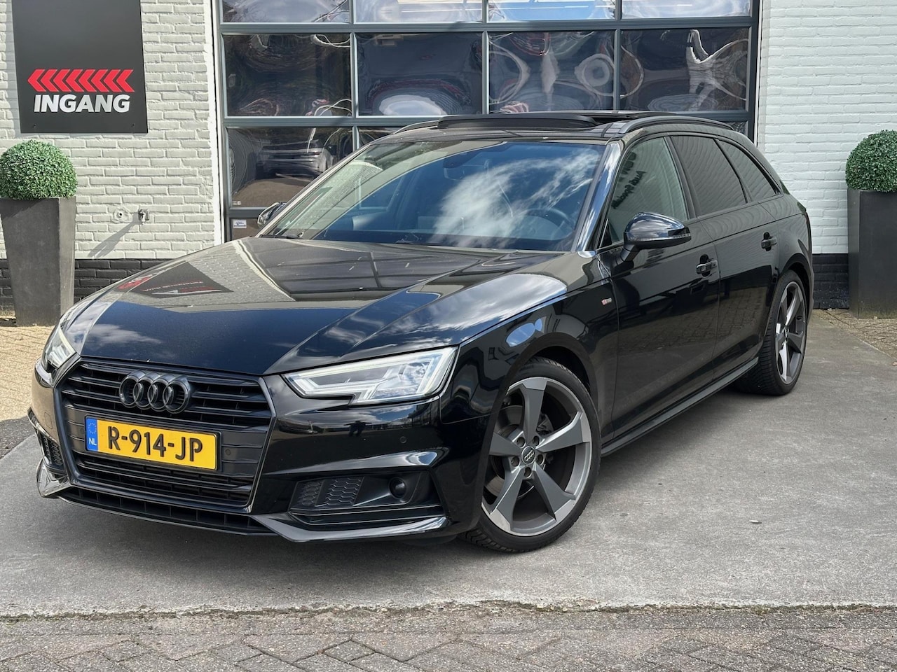 Audi A4 Avant - 2.0 TFSI S Line Black edition - RS stoelen - AutoWereld.nl