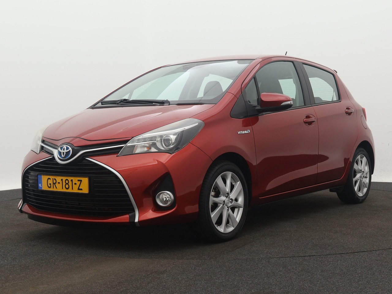 Toyota Yaris - 1.5 Hybrid Dynamic | Navigatie | LM Velgen | - AutoWereld.nl