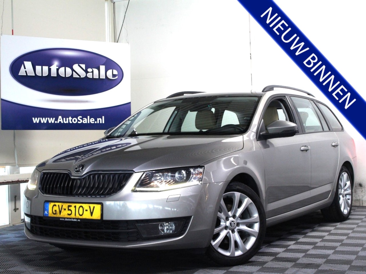 Skoda Octavia Combi - 1.6 TDI Ambition NAP 2eEIG LEDER XENON NAV STOELVW CRUISE '15 - AutoWereld.nl