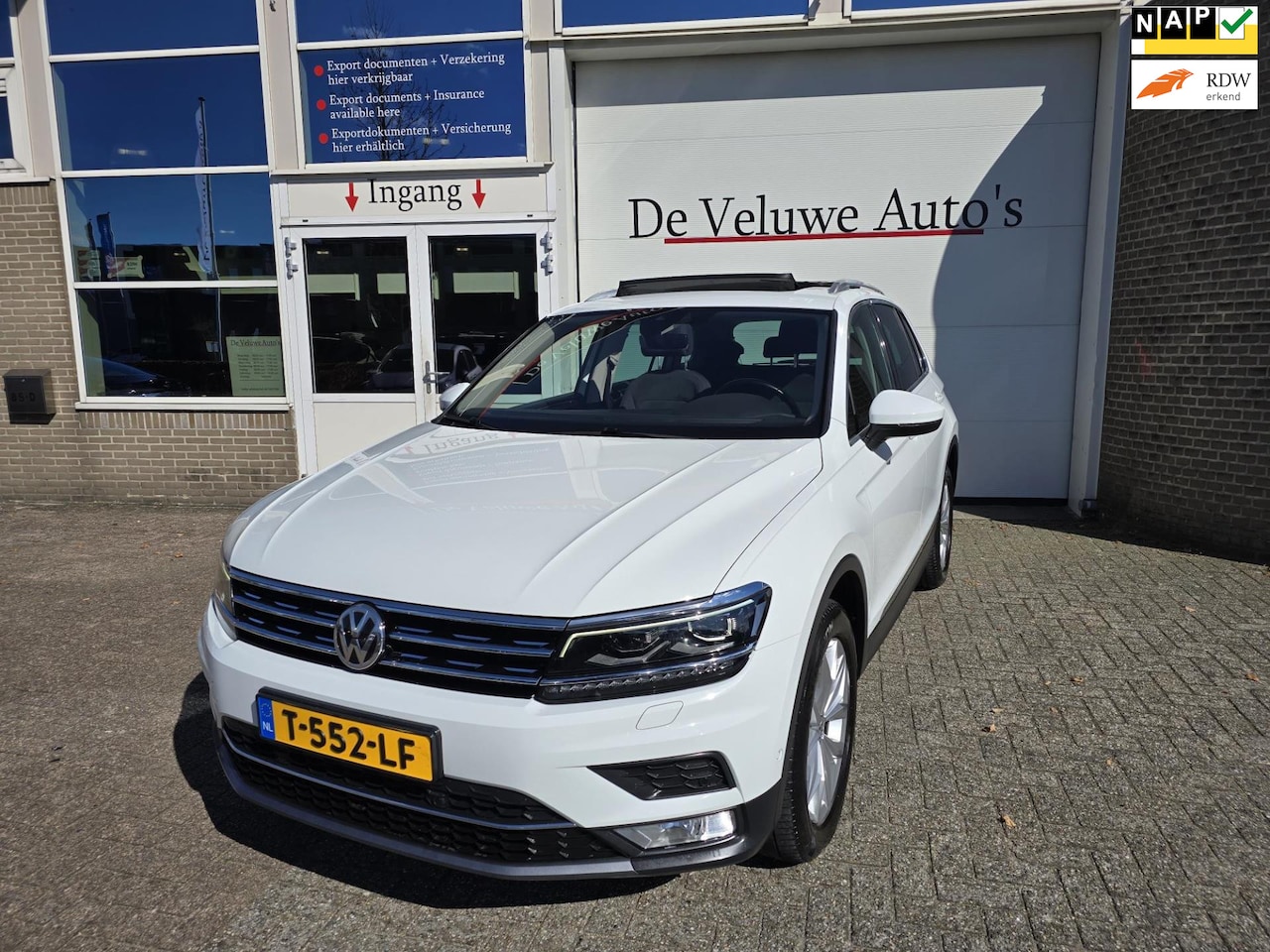 Volkswagen Tiguan - 2.0 TSI 4Motion Highline pano trekhaak - AutoWereld.nl