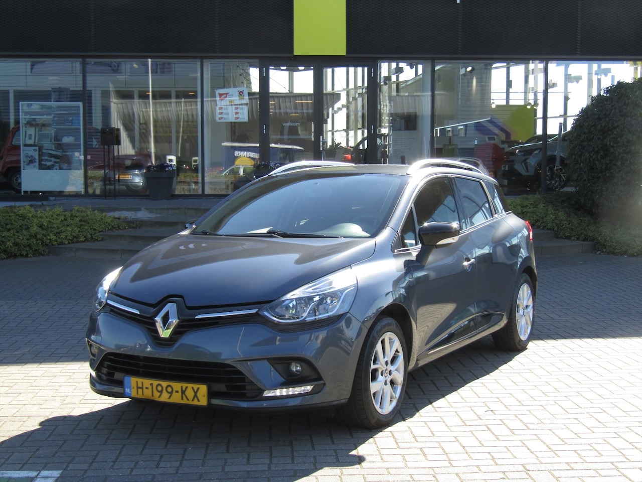 Renault Clio Estate - TCe 90pk Limited / 1e eigenaar / Compleet dealer O.H. inclusief Winterbanden - AutoWereld.nl