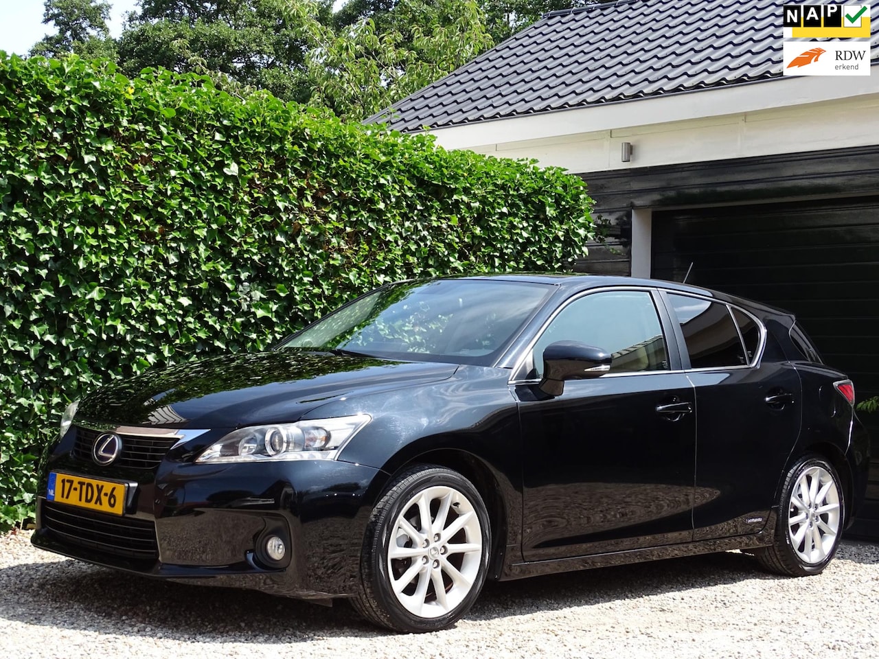 Lexus CT 200h - Business Line Pro | Achteruitrijcamera | Leer| Navi | Stoelverwarming - AutoWereld.nl