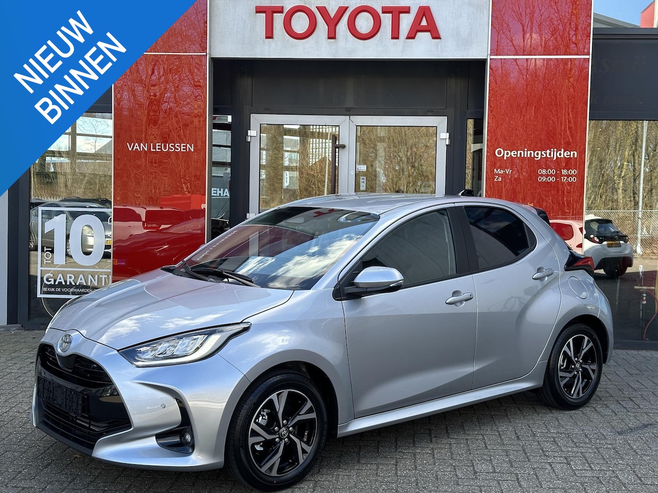 Toyota Yaris - 1.5 Hybrid 115 Dynamic COMFORT PACK NIEUW UIT VOORRAAD LEVERBAAR! - AutoWereld.nl