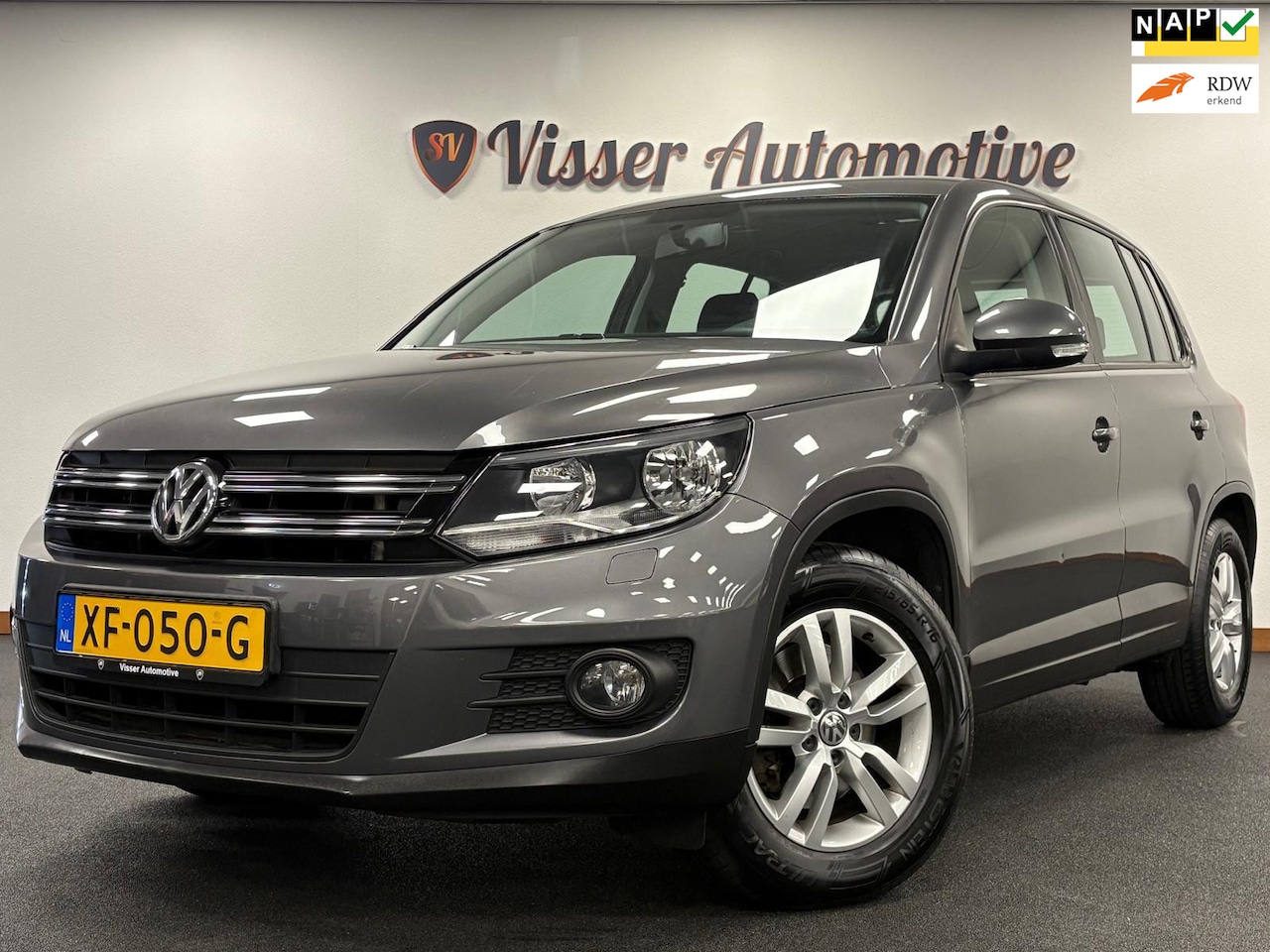 Volkswagen Tiguan - 1.4 TSI Comfort&Design Edition*Cruise Control*Navi*Stoelverwarming*Airco*Trekhaak*PDC* - AutoWereld.nl