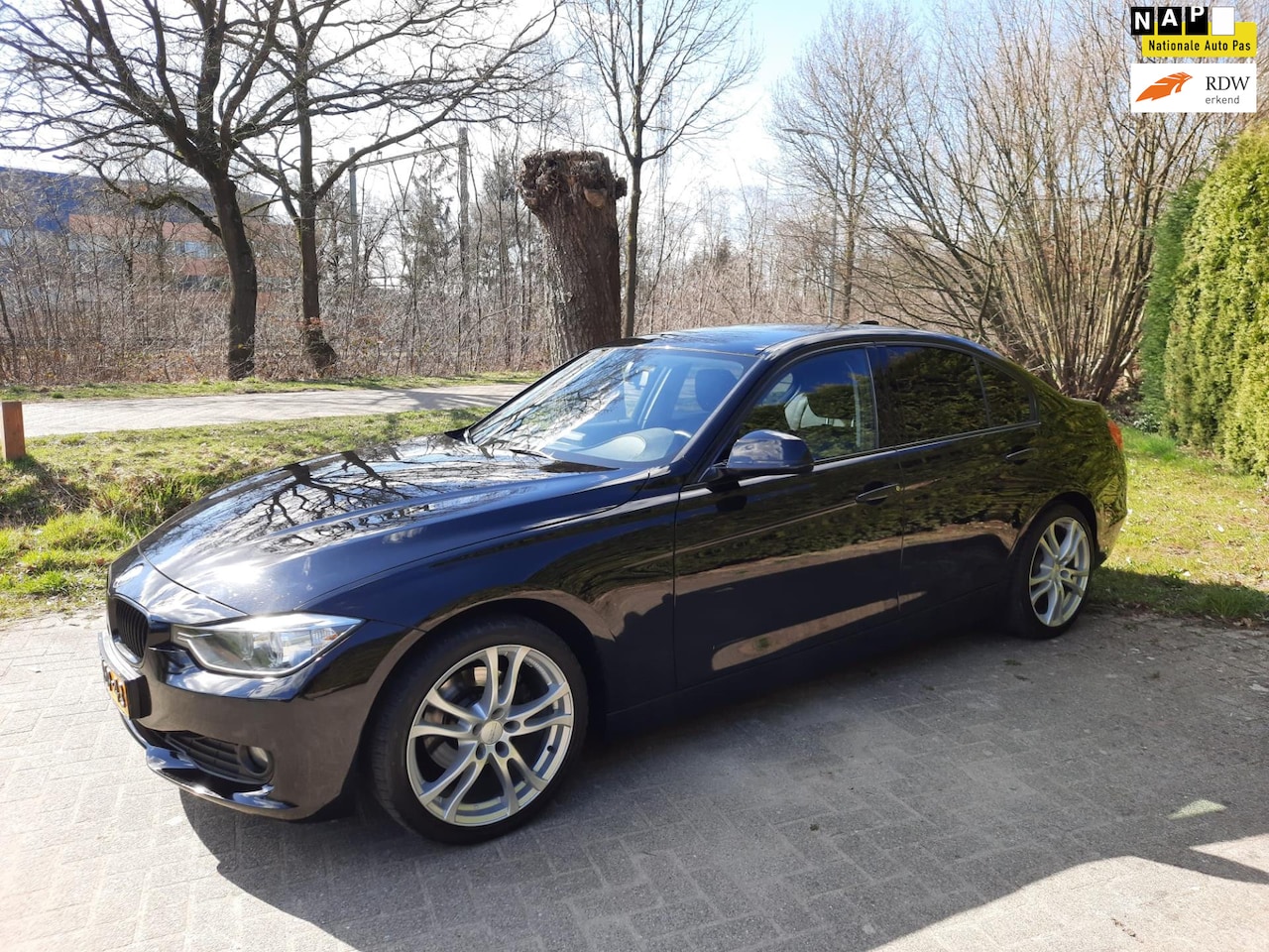 BMW 3-serie - 320i Edition LEER ECC BLACK LINE SPORT BJ2013 - AutoWereld.nl