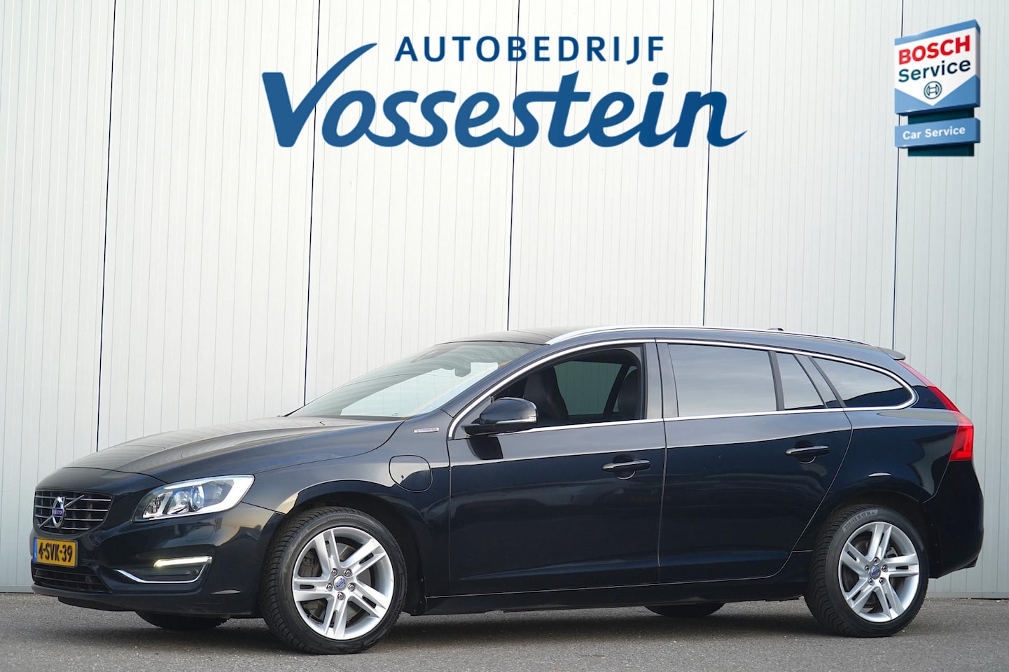 Volvo V60 - 2.4 D6 AWD Plug-In Hybrid Summum / 1e Eigenaar / Leder / Trekhaak / Navigatie / Camera - AutoWereld.nl