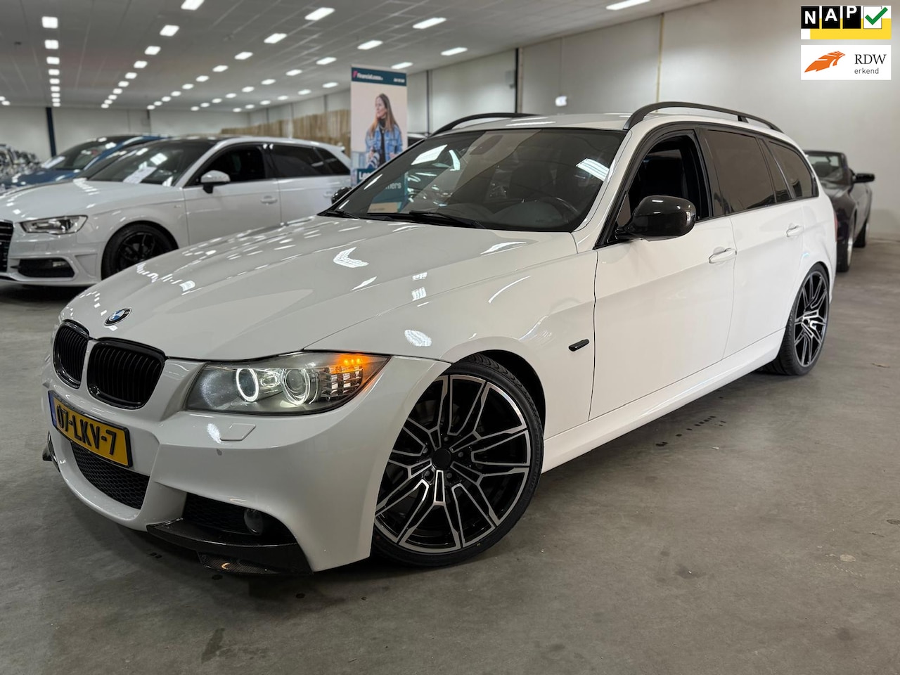 BMW 3-serie Touring - 320i Business Line Sport / NIEUWE VELGEN+BANDEN / ZEER NETTE AUTO / DEALER ONDERHOUDEN - AutoWereld.nl