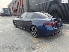 Alfa Romeo Giulia - 2.0 T AWD Veloce - SCHUIFDAK - 19'' - SPORTSTOELEN